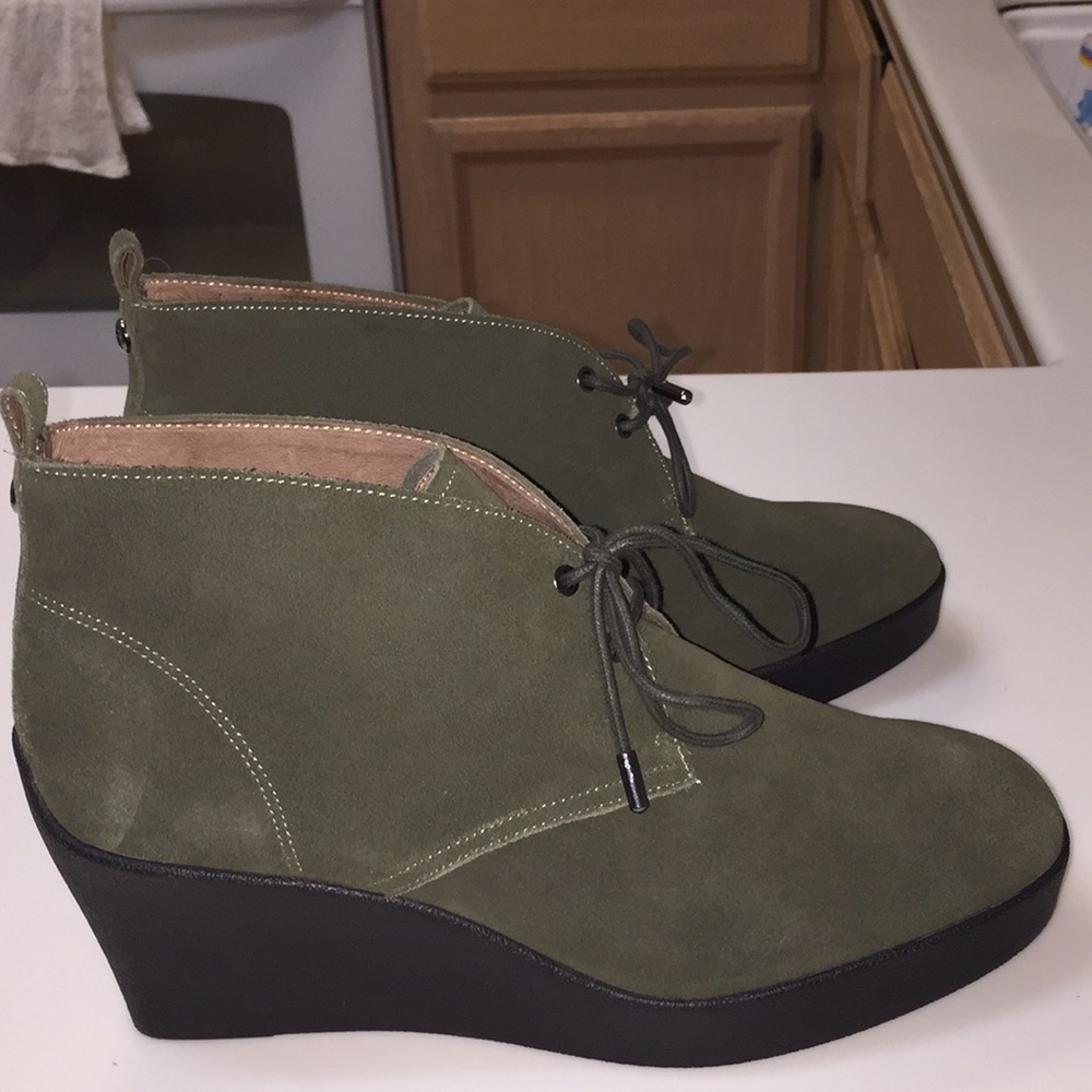 They are wedges that are wedging cute lol